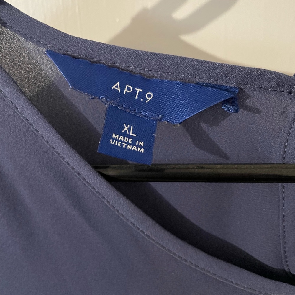 Apt. 9 long sleeve top with tie sleeves